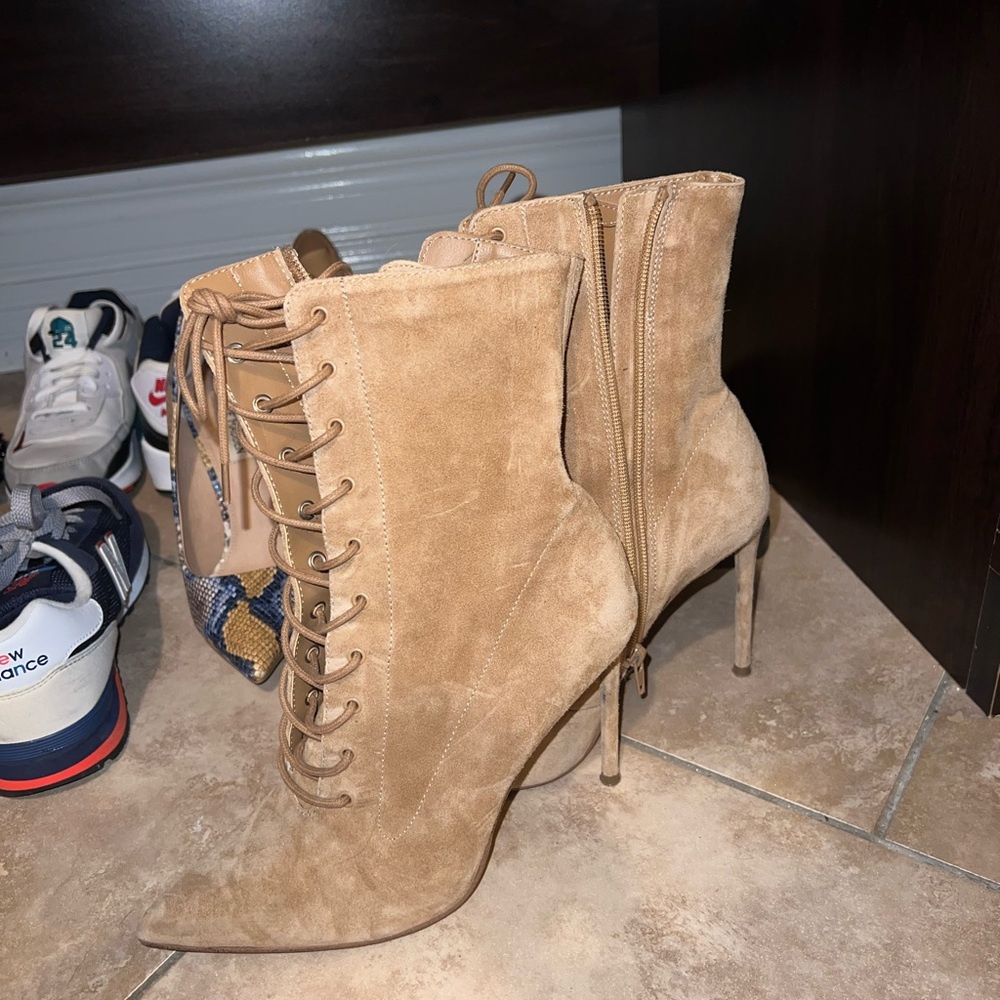 Steve Madden lace up pumps